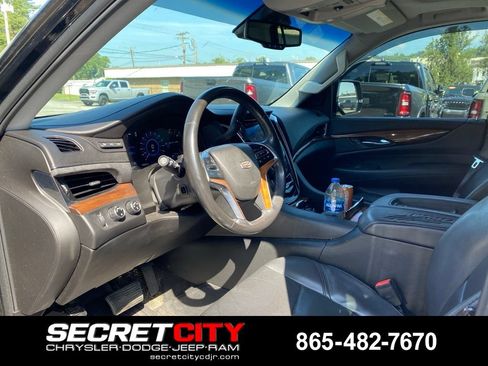 Used 2016 Cadillac Escalade Luxury AWD/4WD image 12