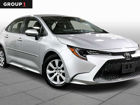 Certified 2022 Toyota Corolla LE image 3