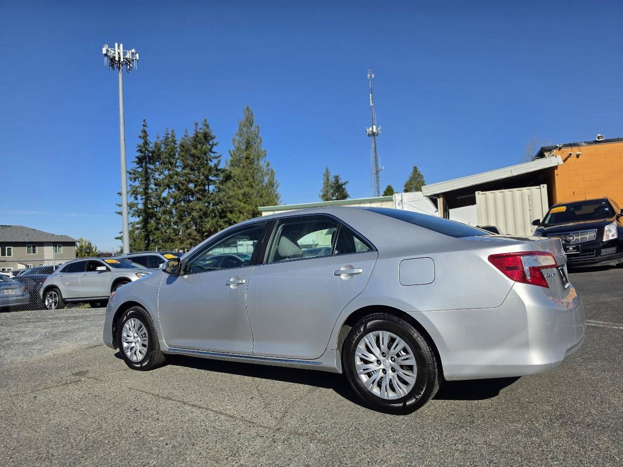 Used 2012 Toyota Camry LE FWD image 9