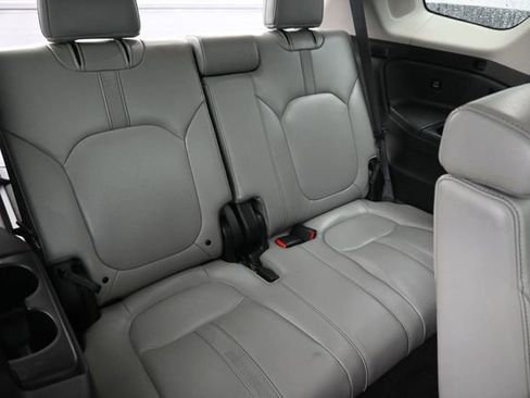 Used 2023 Honda Pilot Touring image 9