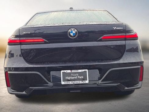 Used 2025 BMW 740i xDrive w/ Premium Package AWD/4WD image 17