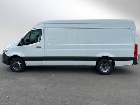 Used 2023 Mercedes-Benz Sprinter 3500 image 6