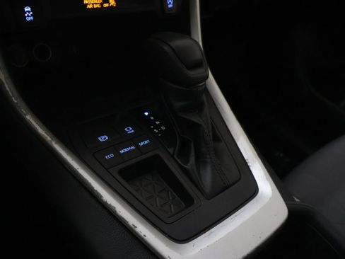 Used 2022 Toyota RAV4 XLE FWD image 25