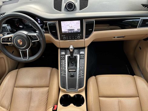 Used 2018 Porsche Macan S image 12