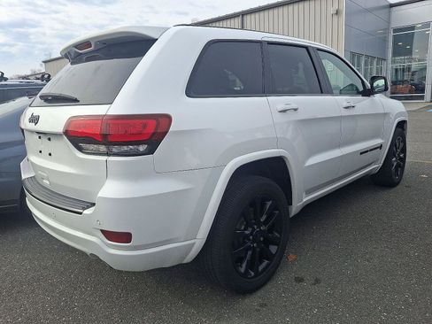 Used 2018 Jeep Grand Cherokee Altitude image 18
