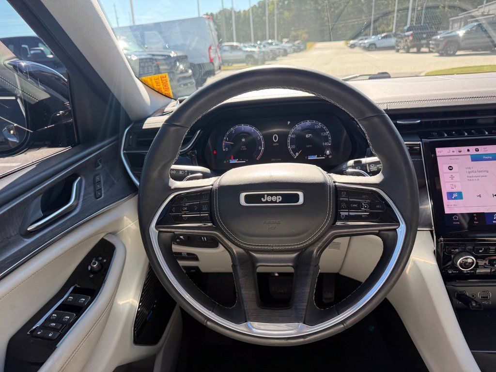 Used 2022 Jeep Grand Cherokee Overland w/ Luxury Tech Group IV RWD image 7