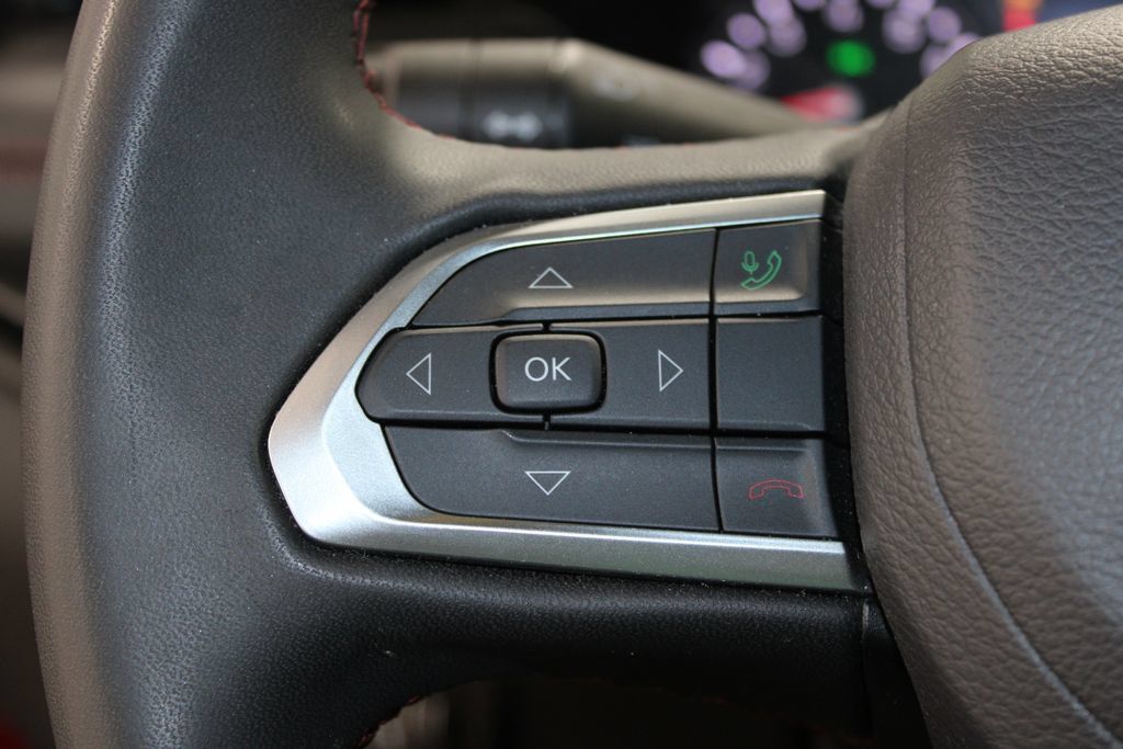 Used 2025 Jeep Compass Trailhawk AWD/4WD image 43