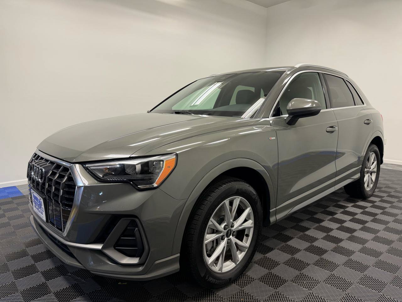 Used 2022 Audi Q3 2.0T Premium w/ Convenience Package AWD/4WD image 3