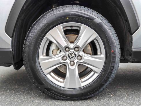 Used 2025 Toyota RAV4 XLE image 9