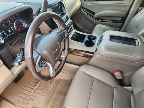 Used 2020 GMC Yukon SLT w/ Premium Edition RWD image 14