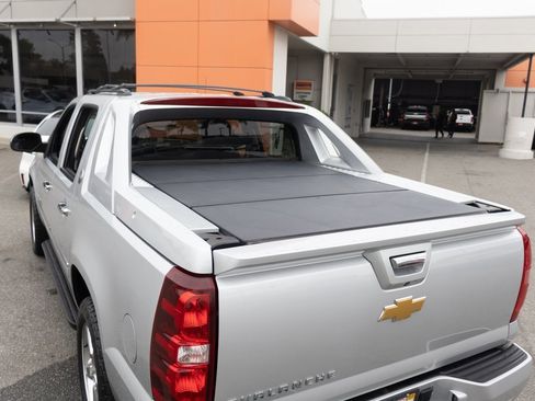 Used 2013 Chevrolet Avalanche LTZ image 16