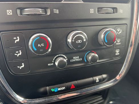 Used 2018 Dodge Grand Caravan SE image 20