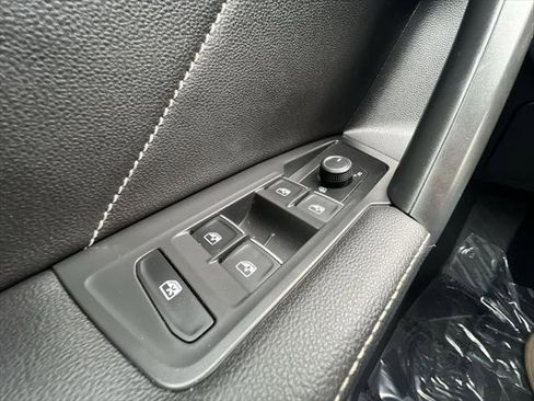 Used 2022 Volkswagen Tiguan SE w/ Panoramic Sunroof Package AWD/4WD image 13