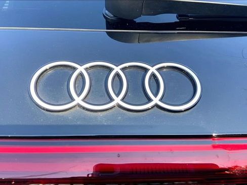 Used 2025 Audi Q5 Premium w/ Convenience Package image 32