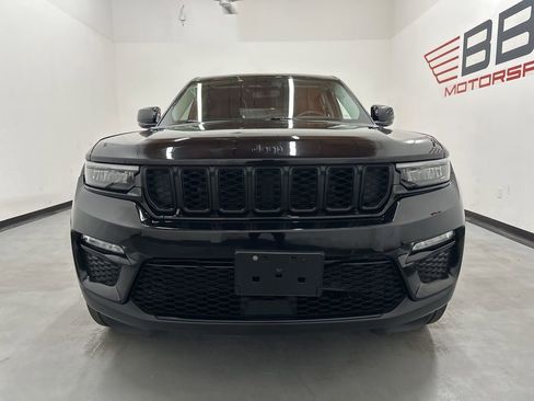 Used 2023 Jeep Grand Cherokee Limited w/ Black Appearance Package AWD/4WD image 4
