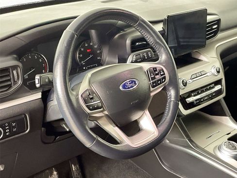 Used 2023 Ford Explorer XLT image 12