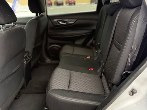 Used 2018 Nissan Rogue SV image 14