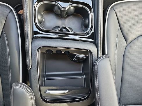 New 2026 Chrysler Pacifica Limited image 27