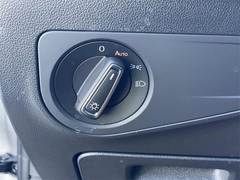Used 2022 Volkswagen Tiguan SE image 18