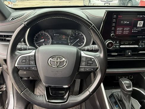 Used 2021 Toyota Highlander XSE FWD image 14