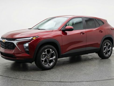 Used 2025 Chevrolet Trax LT image 3