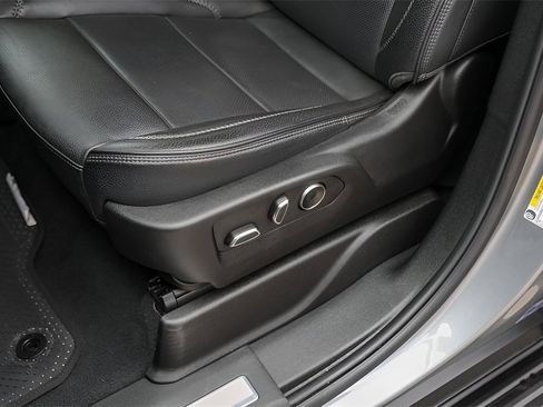 Used 2025 GMC Yukon Denali image 8