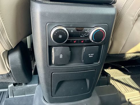 Used 2023 Ford Explorer Limited w/ Limited Technology Package image 21