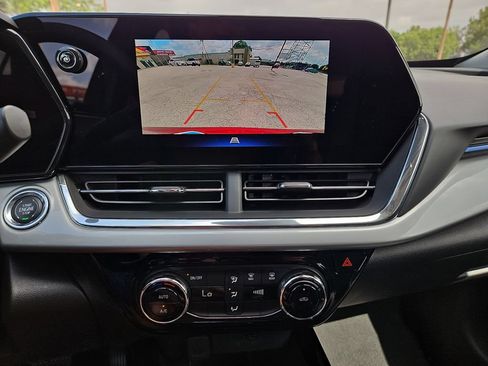 Used 2025 Chevrolet Trax LT FWD image 21