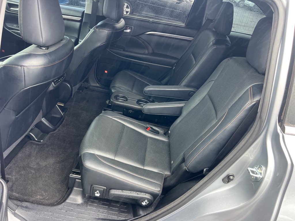 Used 2015 Toyota Highlander Limited Platinum AWD/4WD image 14
