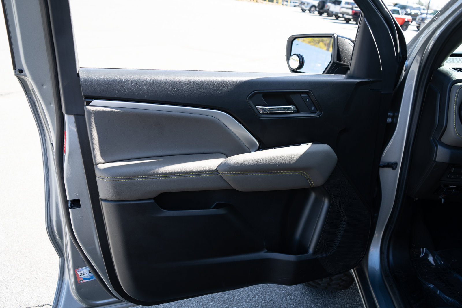 Used 2024 Chevrolet Colorado ZR2 w/ Technology Package AWD/4WD image 16