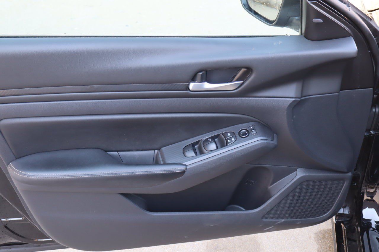 Used 2025 Nissan Altima 2.5 SV FWD image 19