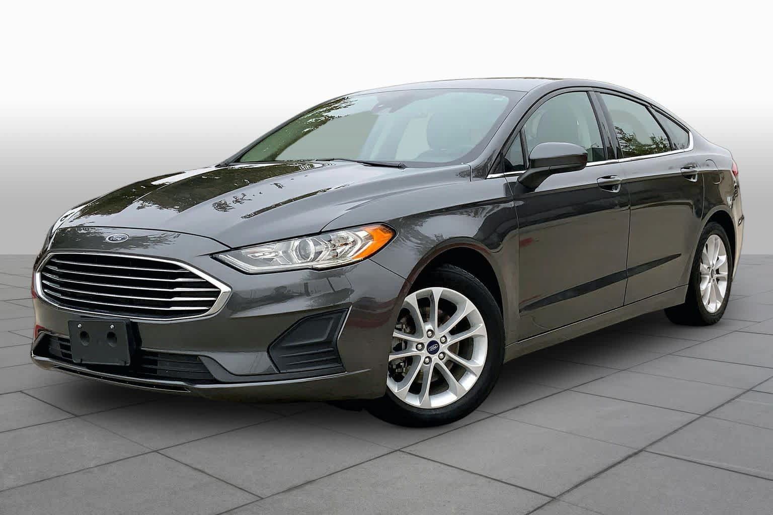 Used 2019 Ford Fusion SE FWD image 1