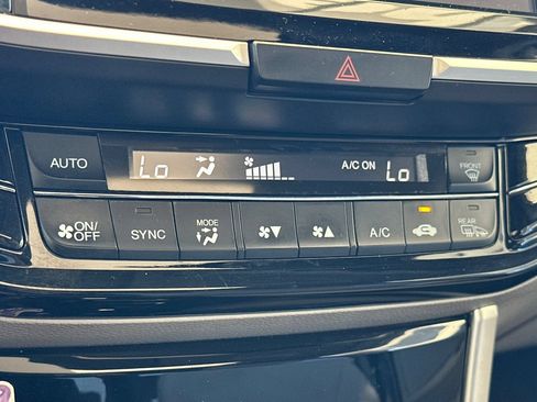 Used 2017 Honda Accord EX image 19