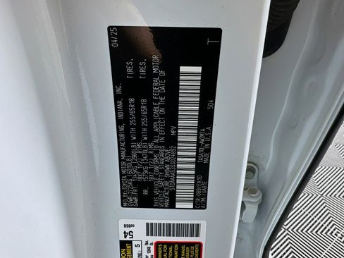 Used 2025 Toyota Grand Highlander FWD image 12