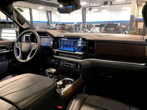 Used 2026 Chevrolet Silverado 1500 High Country w/ Technology Package AWD/4WD image 14
