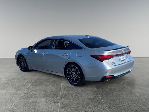 Used 2019 Toyota Avalon XSE w/ Preferred Accessory Package FWD image 3