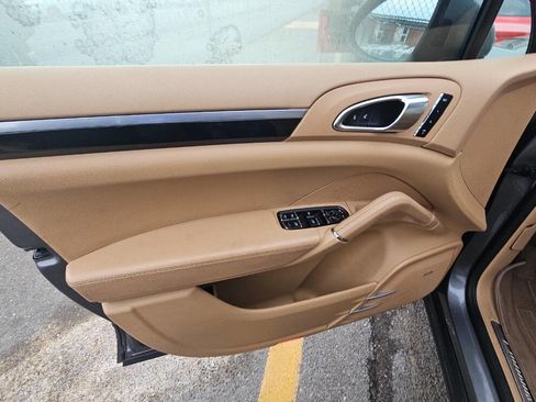 Used 2014 Porsche Cayenne Platinum Edition image 24