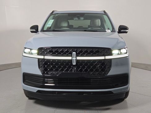 New 2026 Lincoln Navigator Reserve w/ Jet Appearance Package AWD/4WD image 10