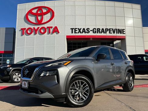 Used 2023 Nissan Rogue S image 2