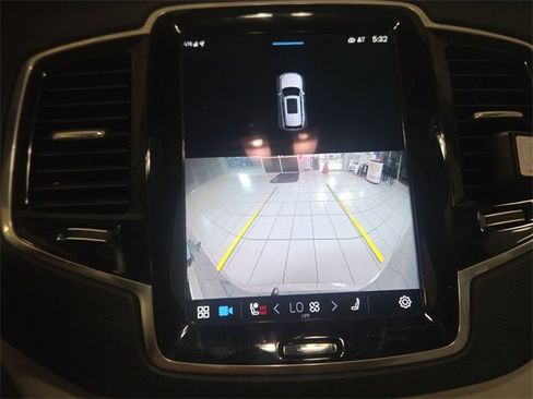 Used 2023 Volvo XC90 B6 Plus image 17