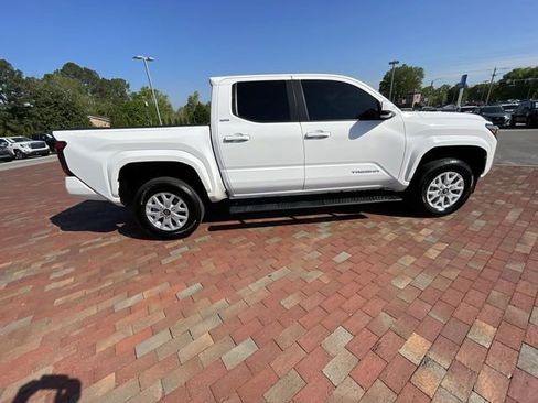Used 2025 Toyota Tacoma SR5 w/ SR5 Upgrade Package AWD/4WD image 35