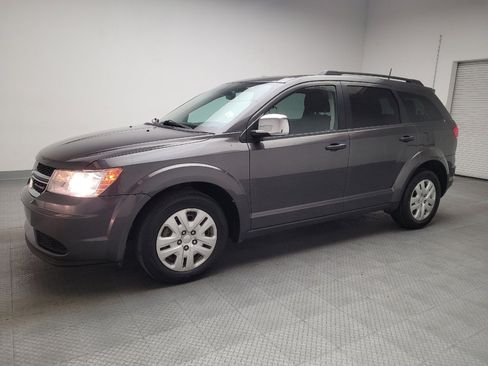 Used 2020 Dodge Journey SE image 2