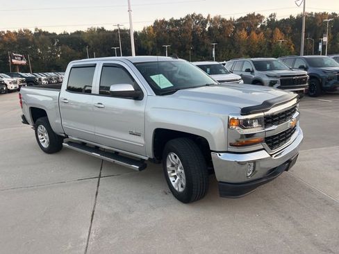 Used 2018 Chevrolet Silverado 1500 LT w/ Texas Edition image 10