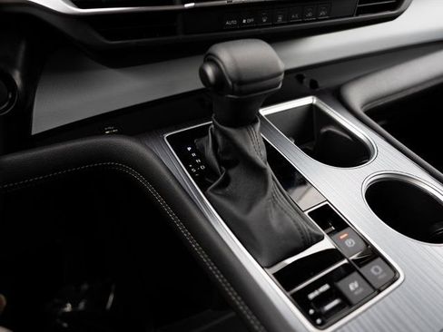 Used 2025 Toyota Sienna LE image 21