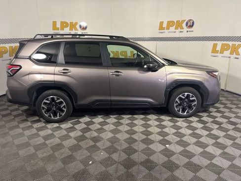 Used 2025 Subaru Forester Premium AWD/4WD image 2