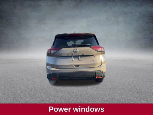 Used 2025 Nissan Rogue SV image 9