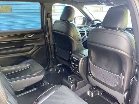 Used 2025 Jeep Grand Cherokee L Altitude image 39