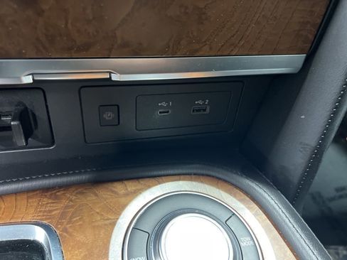 Used 2023 Nissan Armada SL w/ Captain's Chairs Package image 34