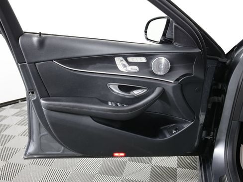 Used 2019 Mercedes-Benz E 300 4MATIC image 13