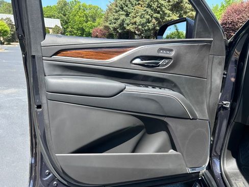 Used 2022 Cadillac Escalade Premium Luxury w/ LPO, Illumination Package AWD/4WD image 57